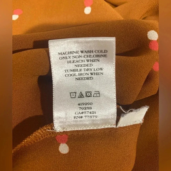 ANN TAYLOR Polka Dot Print Split Neck Pleated Blouse. Size XS - Picture 6 of 8